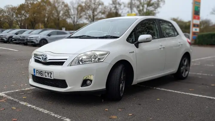 Toyota Auris 2012 photo 3