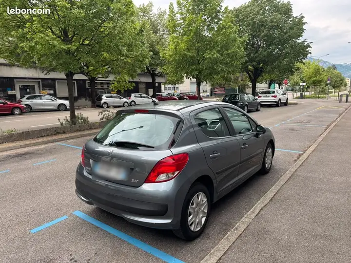 Peugeot 207 2009 photo 3