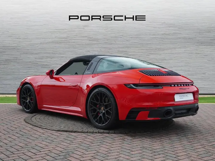 Porsche 911 2021 photo 2
