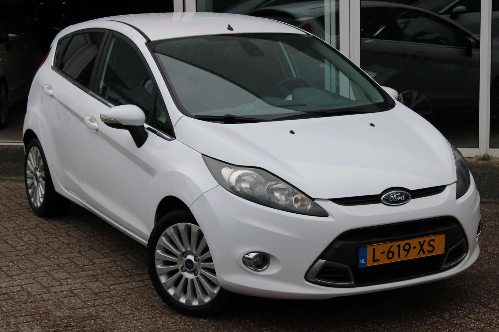 Ford Fiesta 2010 photo 2