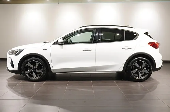 Ford Focus 2023 photo 2
