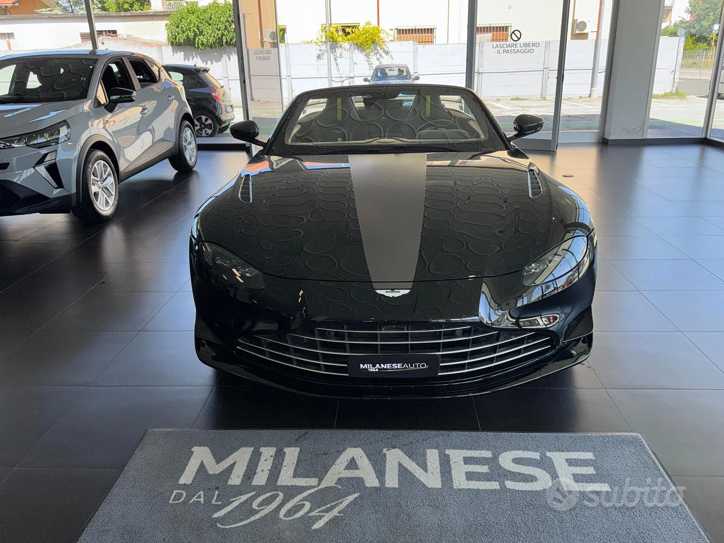 Aston Martin Vantage 2024 photo 2