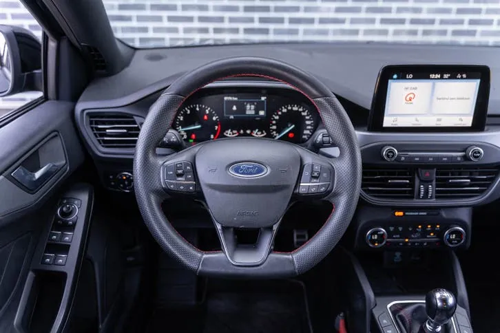 Ford Focus 2022 photo 2