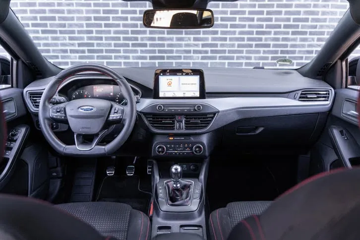 Ford Focus 2022 photo 3