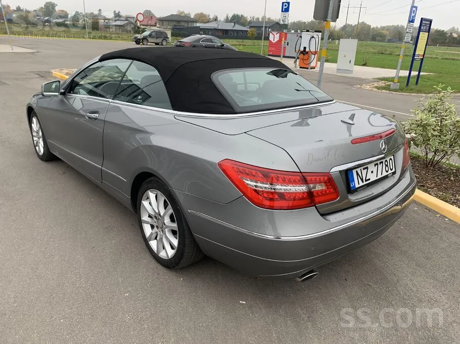 Mercedes-Benz E220 2011 photo 4