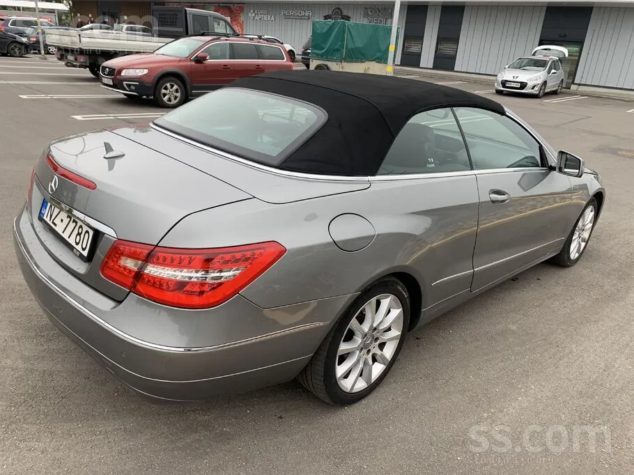 Mercedes-Benz E220 2011 photo 5