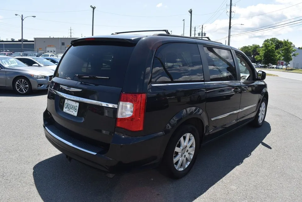 Chrysler Town & Country 2016 photo 4
