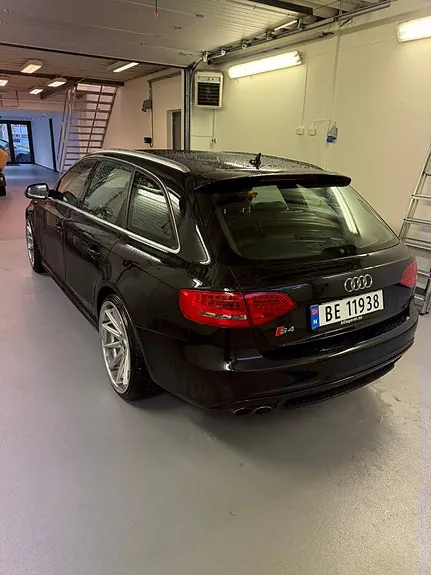 Audi S4 2010 photo 4