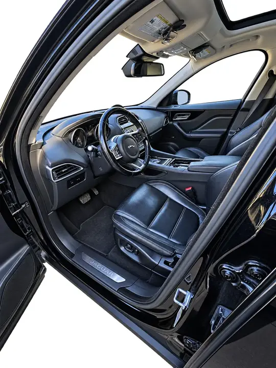 Jaguar F-Pace 2018 photo 2