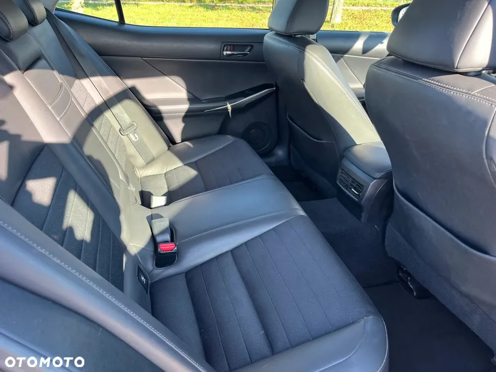 Lexus Is 2015 photo 3