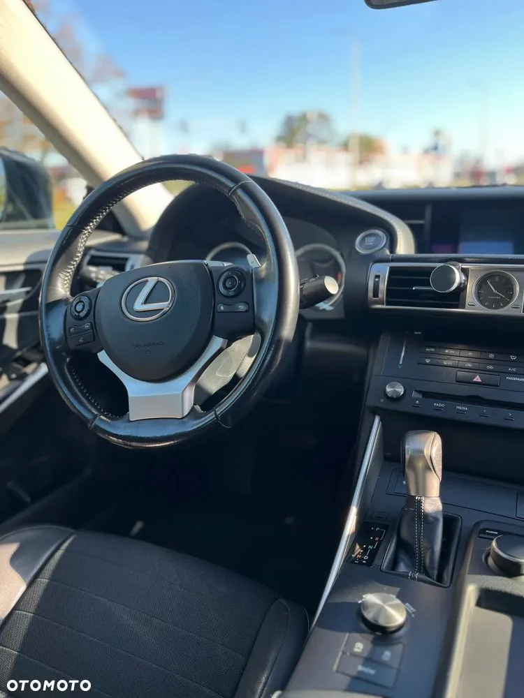 Lexus Is 2015 photo 4