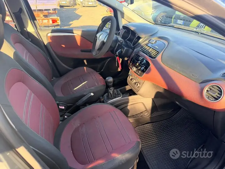 Fiat Grande Punto 2011 photo 5