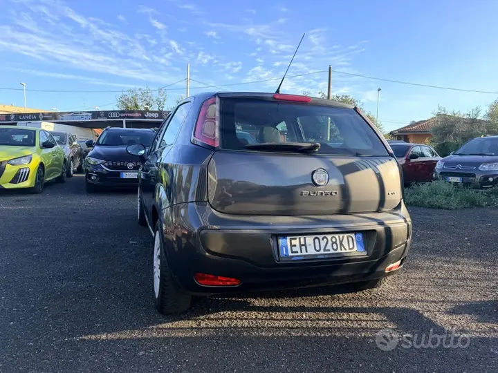 Fiat Grande Punto 2011 photo 3