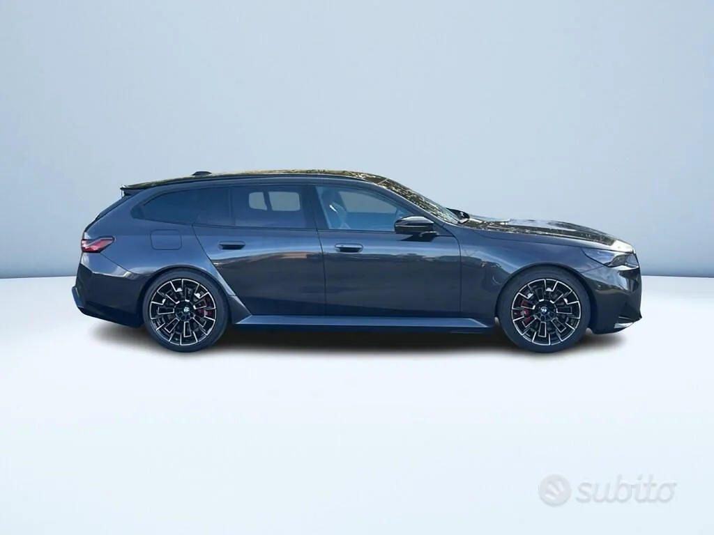 BMW M5 Touring 2025 photo 4