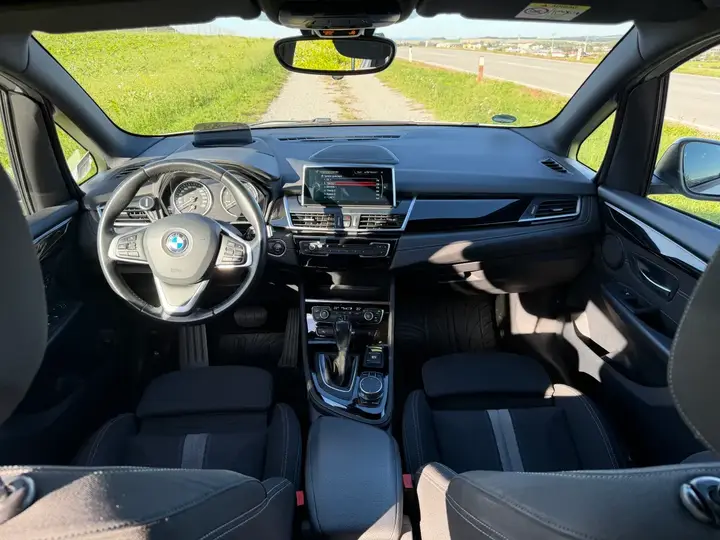 BMW 218D Gran Tourer 2017 photo 2