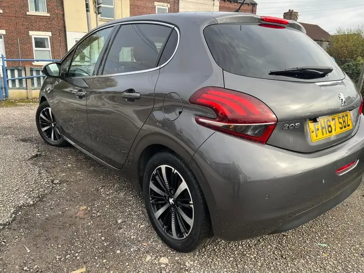 Peugeot 208 2018 photo 5