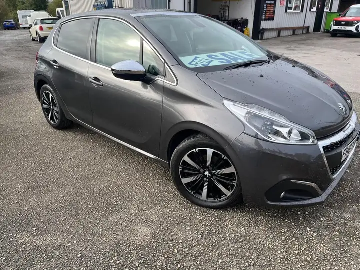 Peugeot 208 2018 photo 2