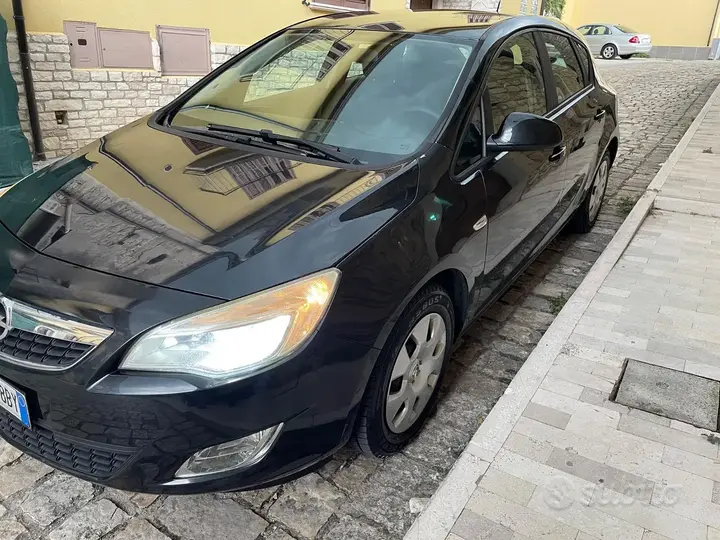 Opel Astra J 2012 photo 4