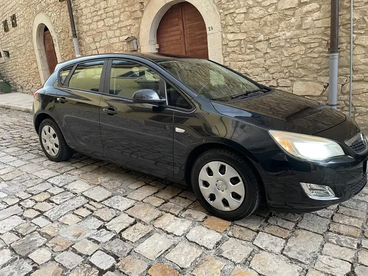 Opel Astra J 2012 photo 5