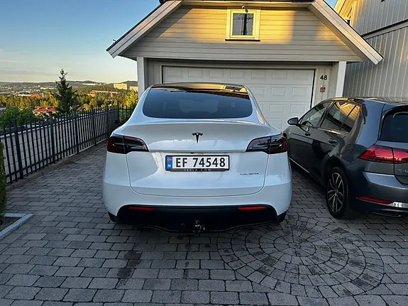 Tesla Model Y 2023 photo 4
