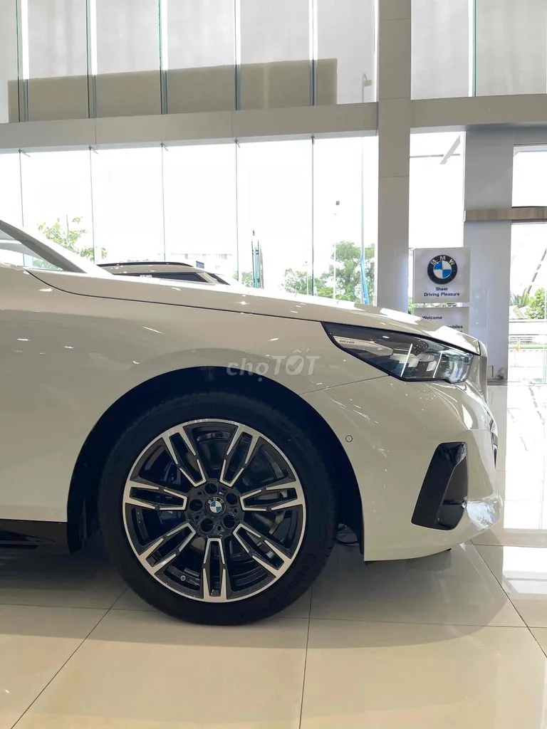 BMW 5 Series 2026 photo 5