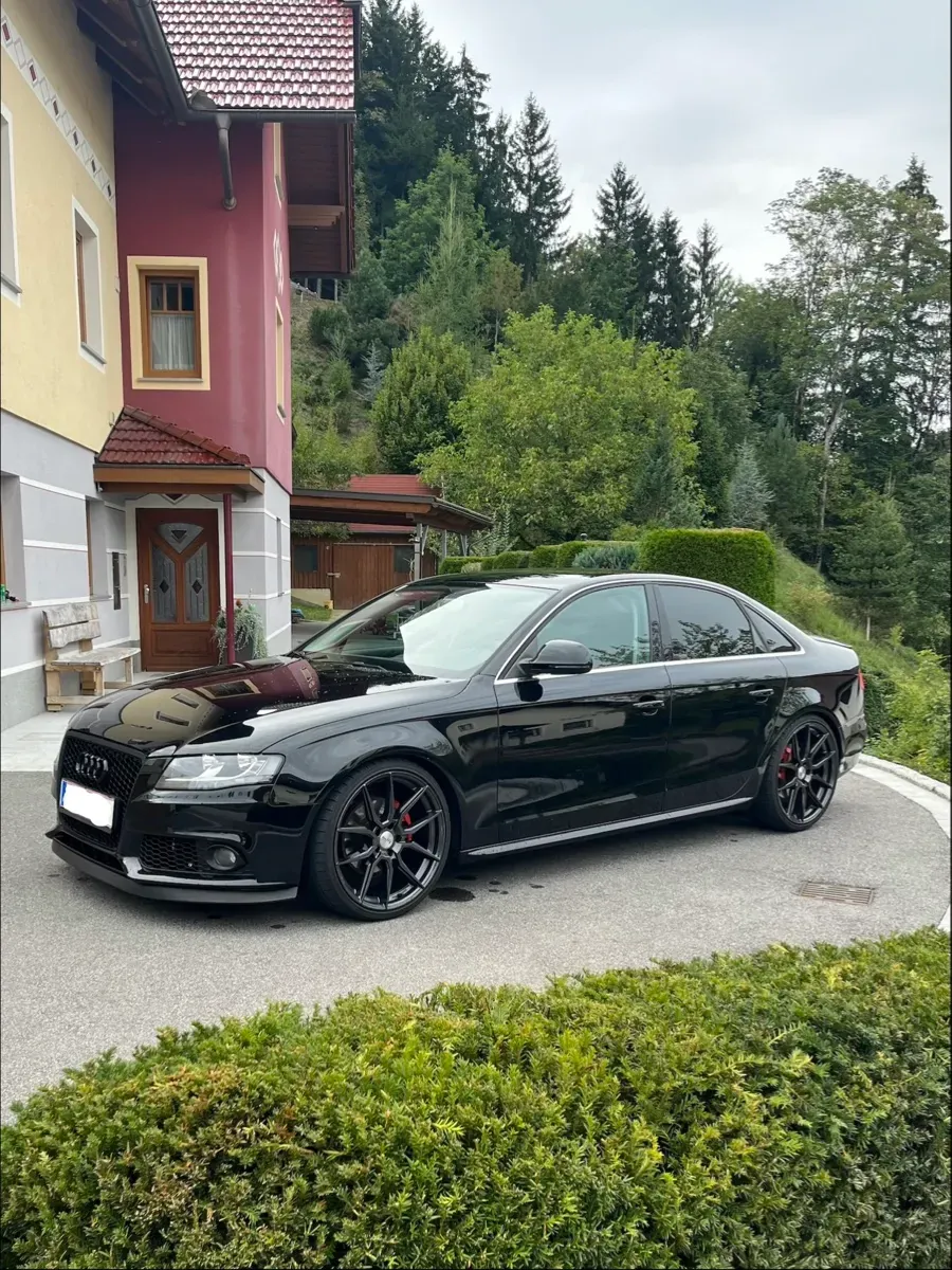 Audi A4 2009 photo 2
