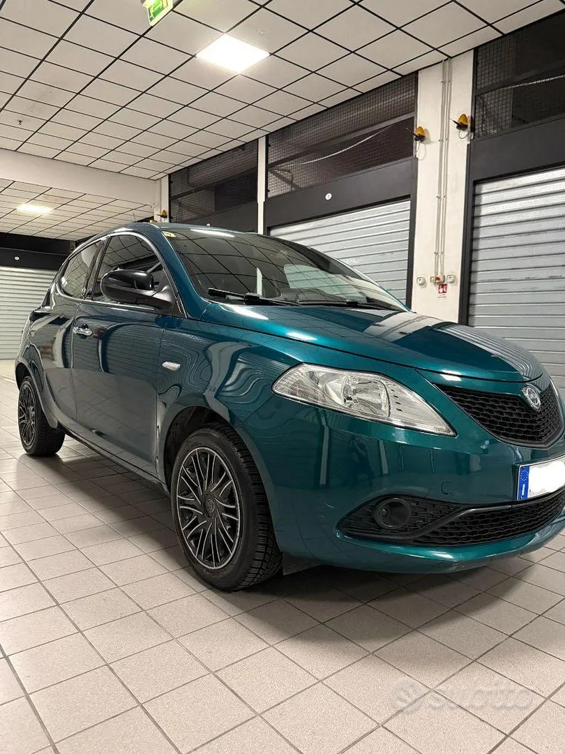 Lancia Y 2018 photo 2