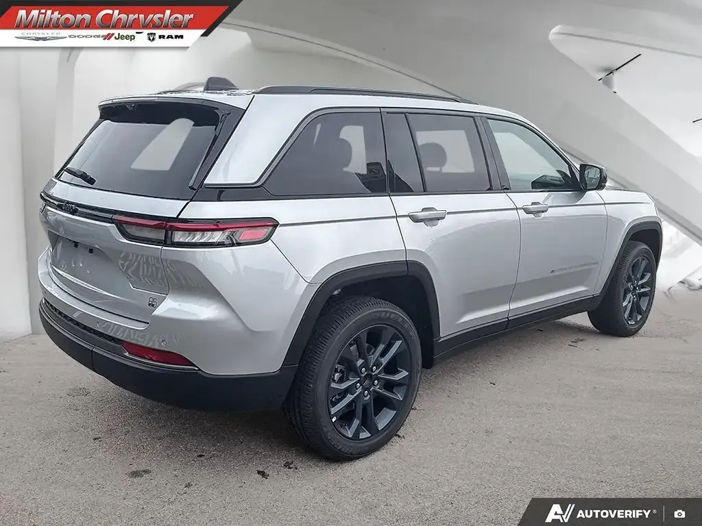 Jeep Grand Cherokee 2026 photo 4
