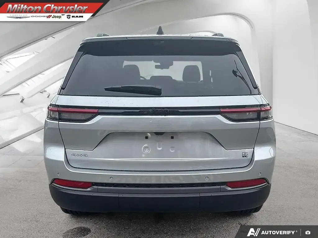 Jeep Grand Cherokee 2026 photo 5