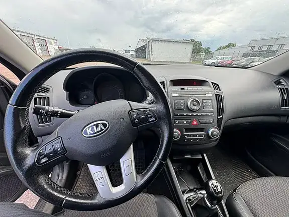 Kia Ceed 2012 photo 2