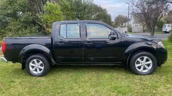 Nissan Navara 2012 photo 2