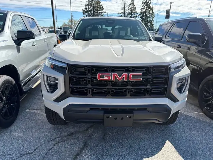 GMC Canyon 2026 photo 2