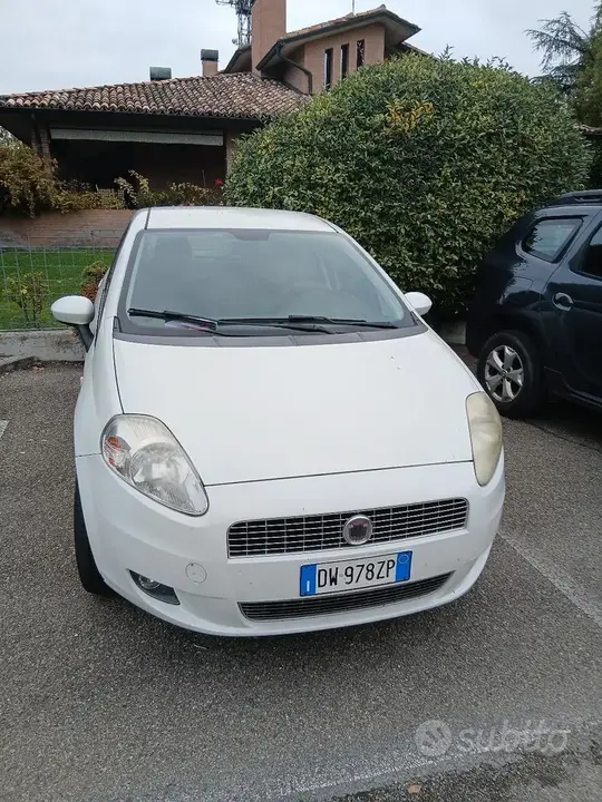 Fiat Grande Punto 2009 photo 4