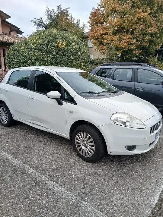 Fiat Grande Punto 2009 photo 3