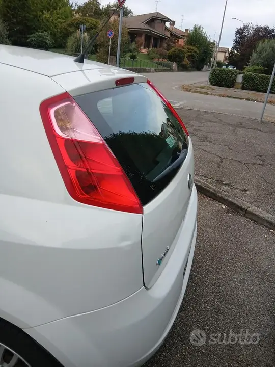 Fiat Grande Punto 2009 photo 2