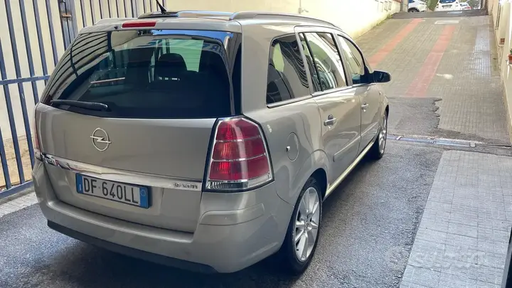 Opel Zafira 2007 photo 2