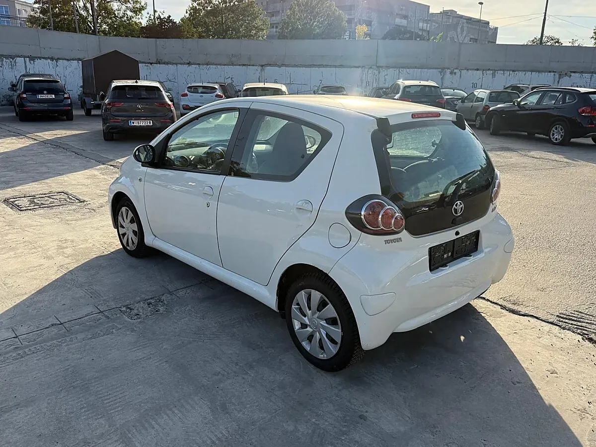 Toyota Aygo 2013 photo 2