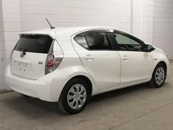Toyota Aqua 2013 photo 3