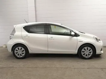 Toyota Aqua 2013 photo 4