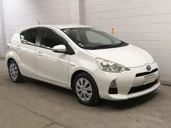 Toyota Aqua 2013 photo 2
