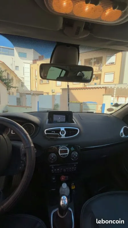 Renault Clio 2009 photo 2