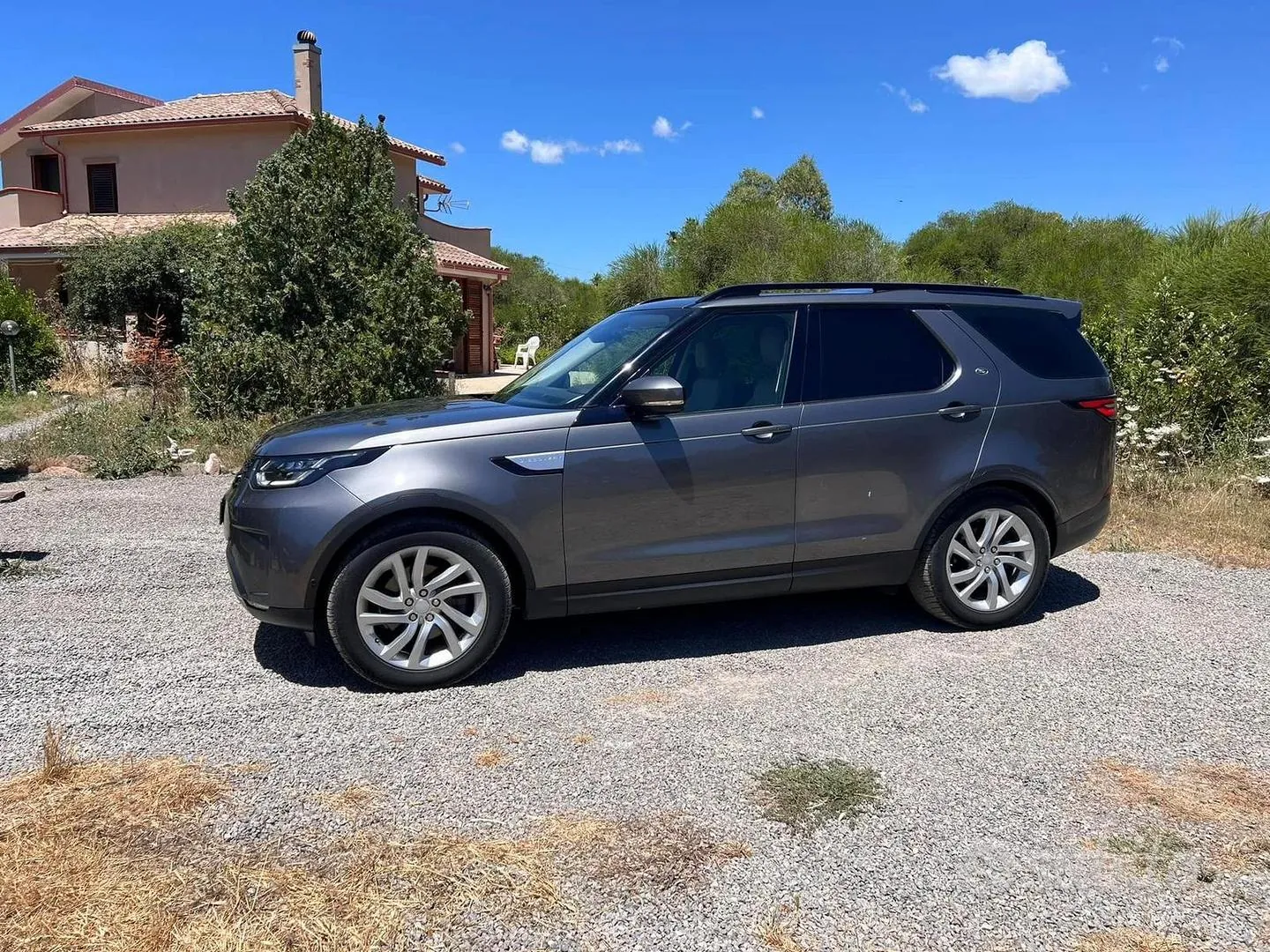 Land Rover Discovery 5 2018 photo 4
