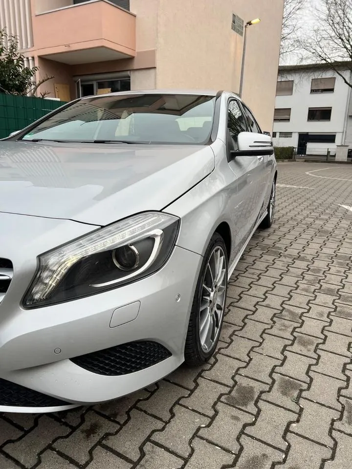 Mercedes-Benz A200