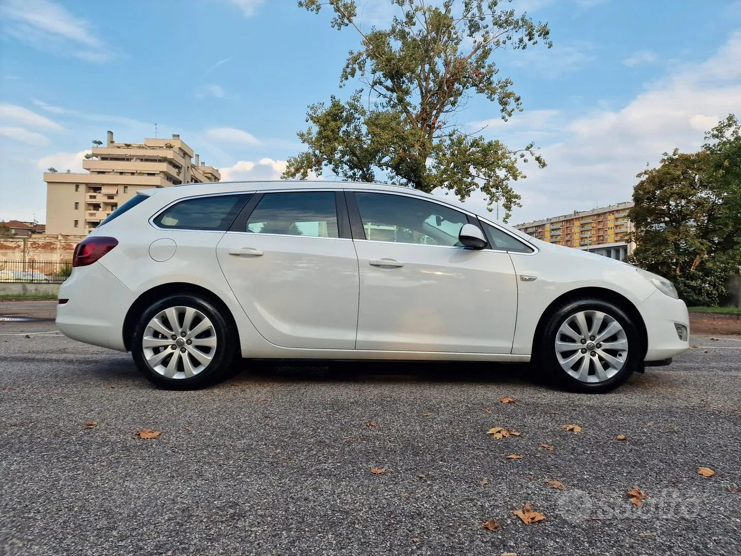 Opel Astra 2011 photo 4