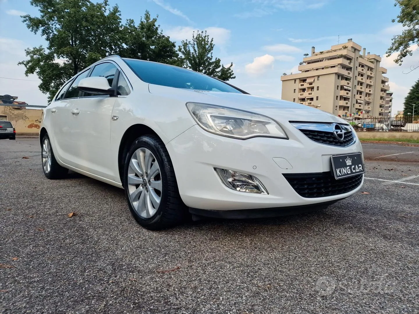 Opel Astra 2011 photo 2