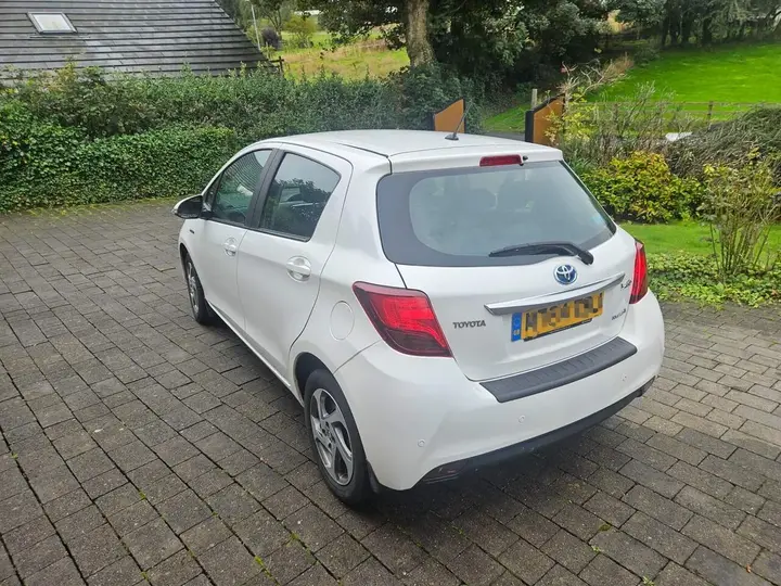 Toyota Yaris 2014 photo 4