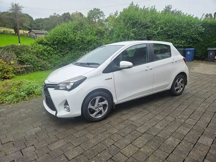 Toyota Yaris 2014 photo 2