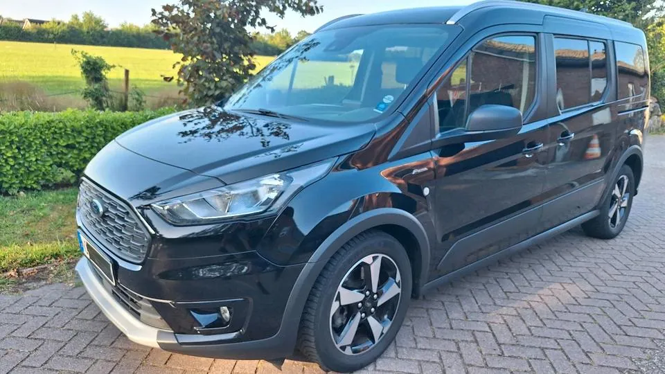 Ford Grand Tourneo