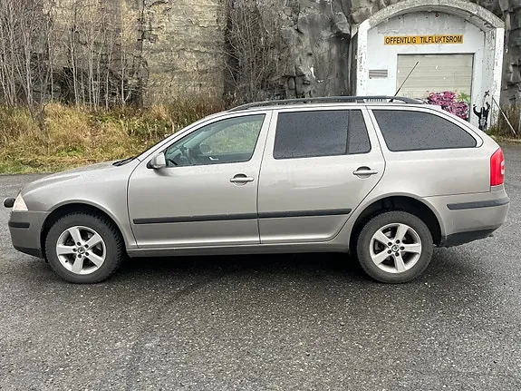 Skoda Octavia 2008 photo 3