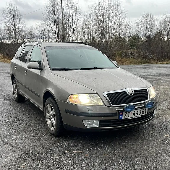 Skoda Octavia 2008 photo 2
